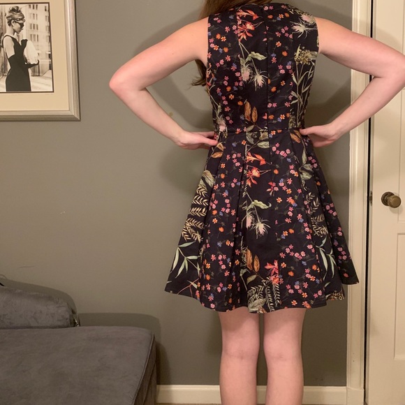 Black Floral Pleated French Connection Dress ✨ - Picture 2 of 5
